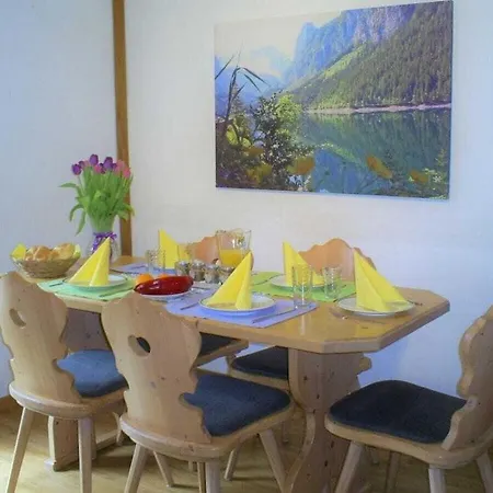 Hirterhuette Familie Gsenger * アプテナウ